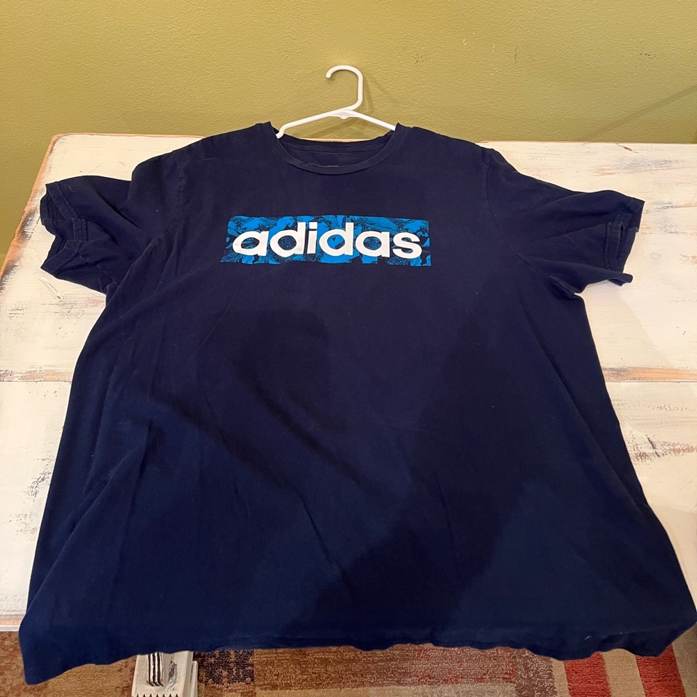 Men’s Adidas tee shirt size XL